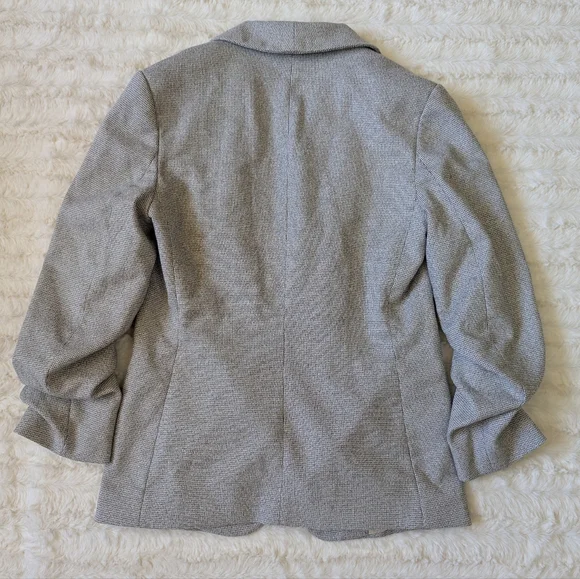 H&M Gray Cropped Blazer with Modern Silhouette - Picture 2 of 3
